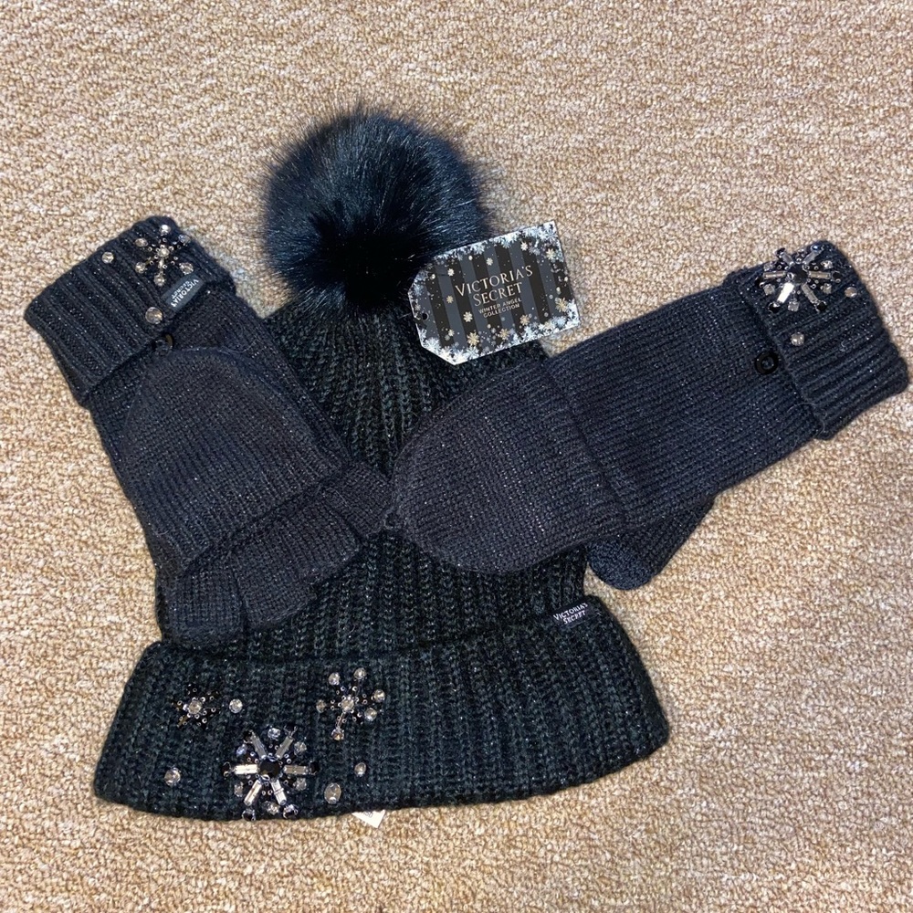 Victoria’s Secret had and glove set